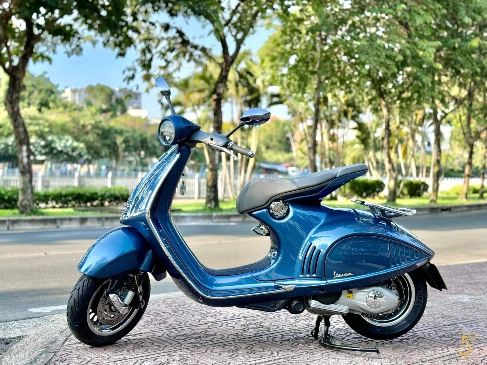 Vespa 946 Bellissima 2015 xanh ấn tượng