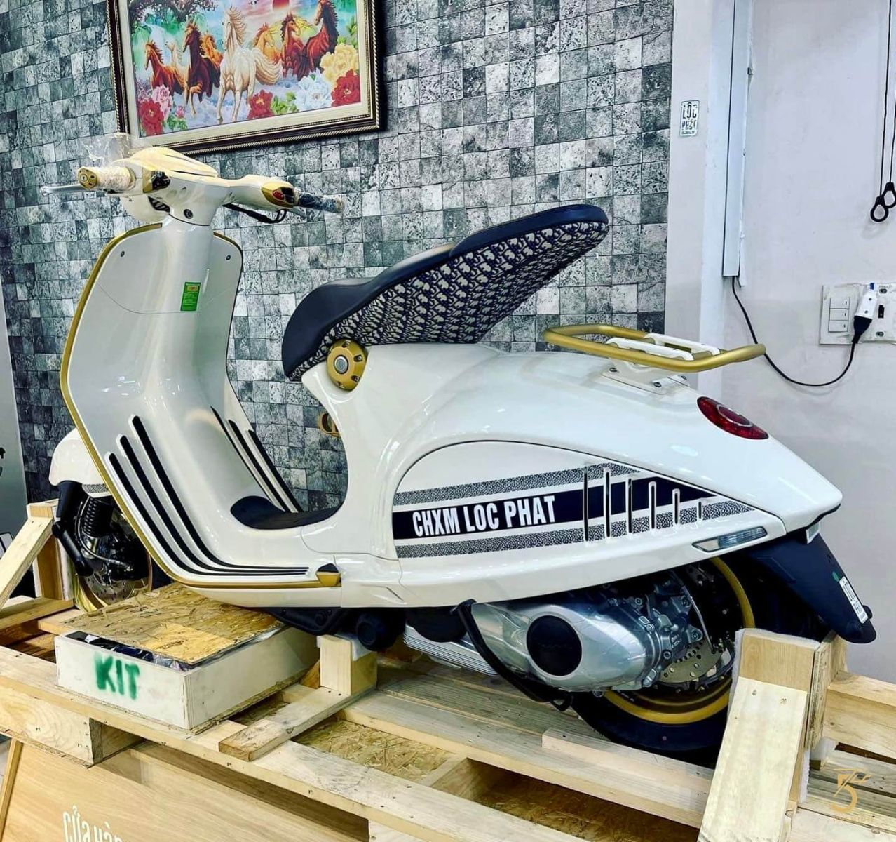 Vespa 946 Christian Dior sang trọng