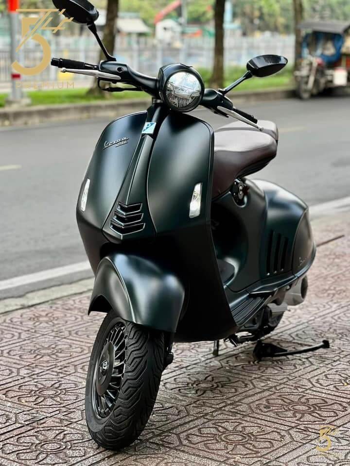 Vespa 946 Emporio Armani vẻ đẹp cổ điển