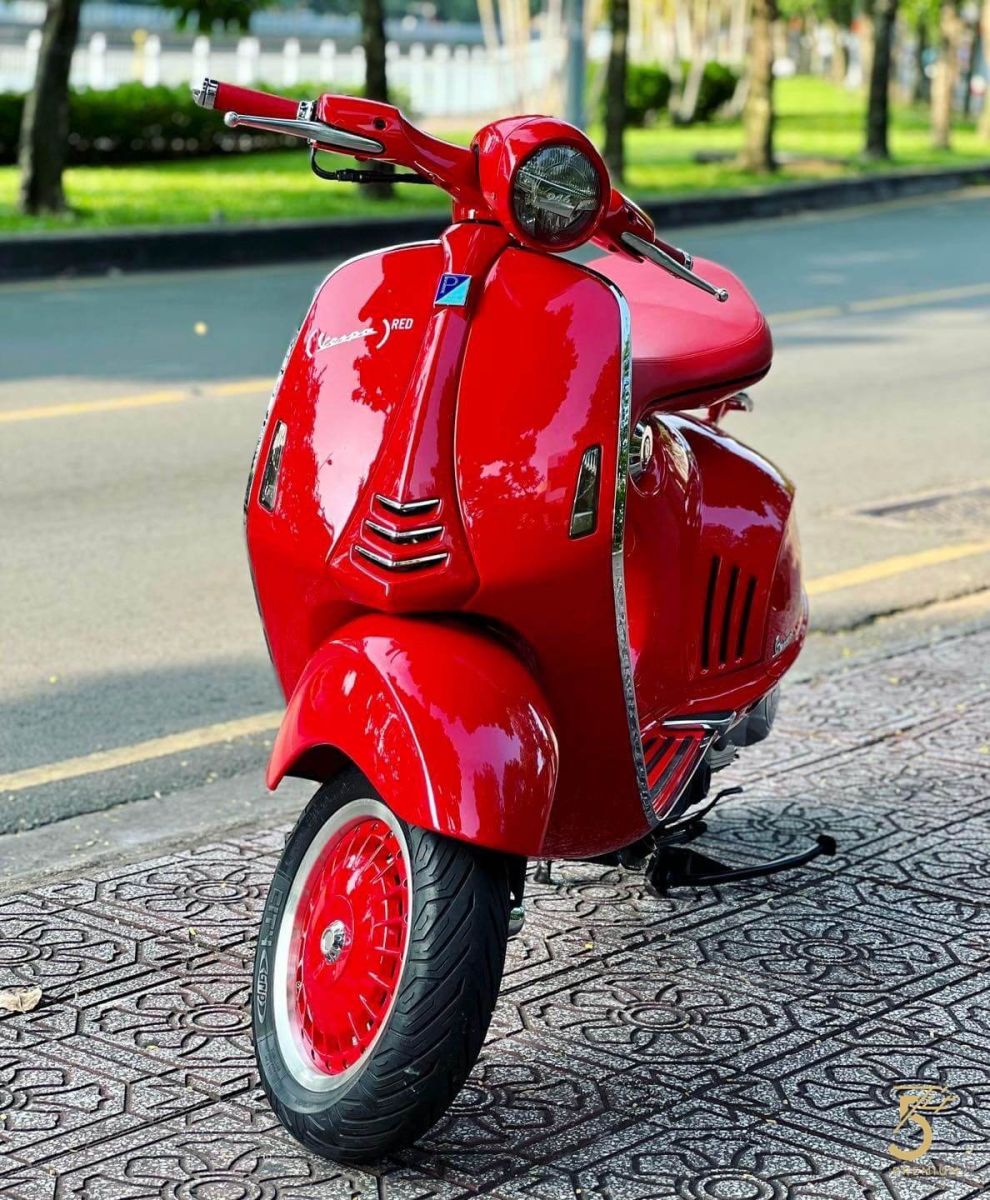 Vespa 946 Red rực rỡ và năng động