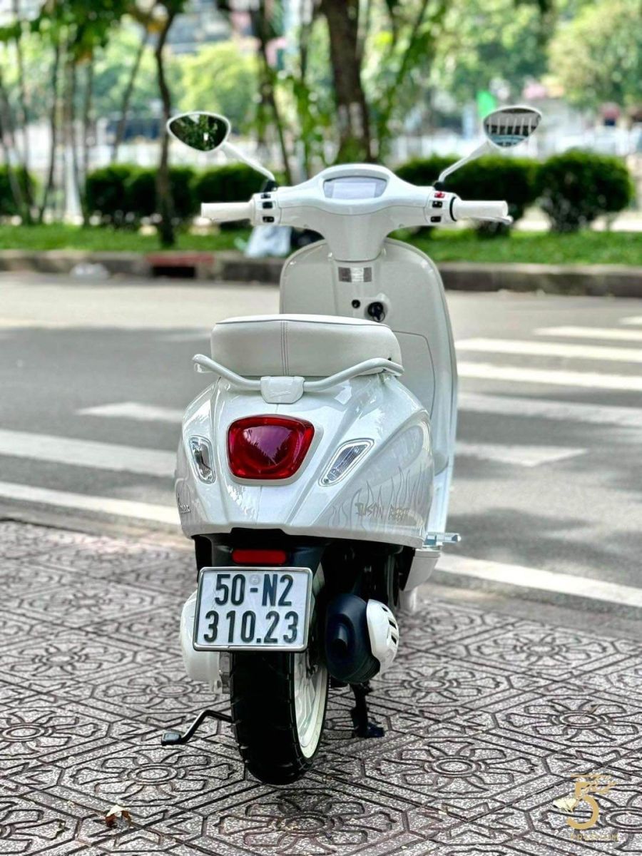 Vespa Justin 125 ABS 2023 kiểu dáng trẻ trung