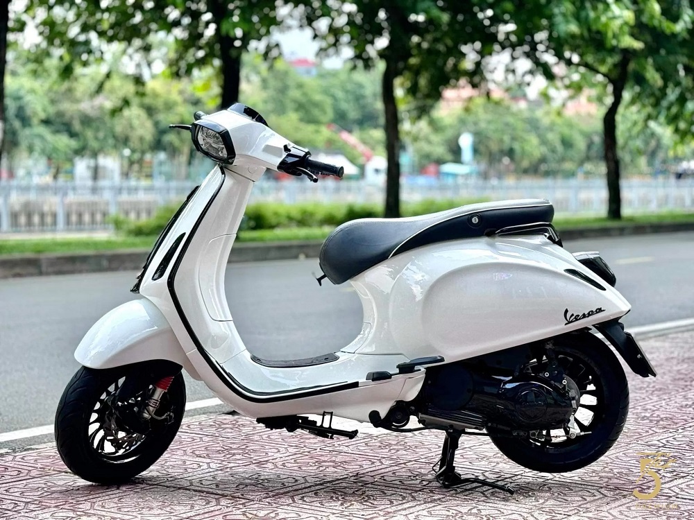 Vespa Sprint đời cũ động cơ iGet tiên tiến