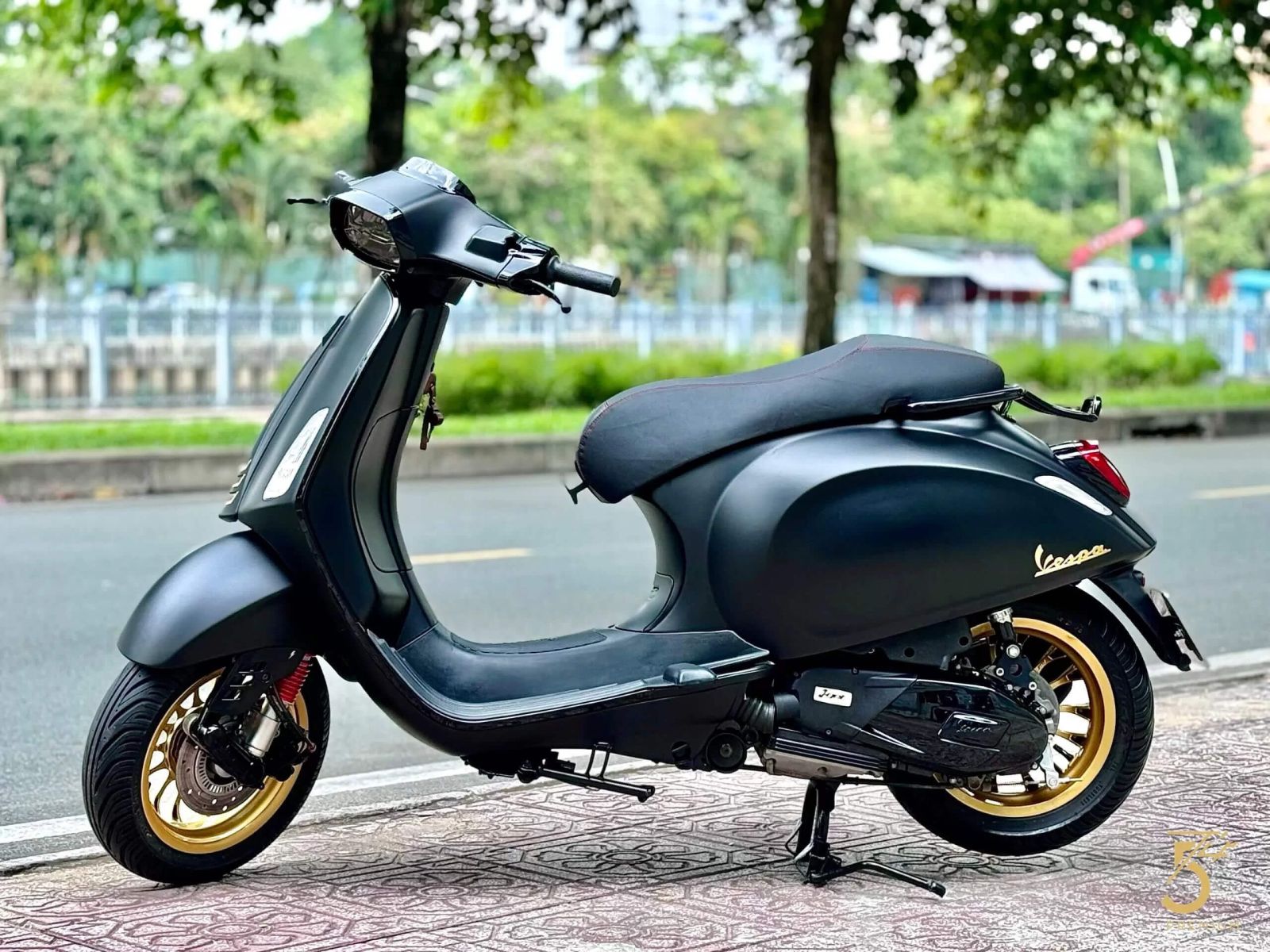 Xe tay ga Vespa phong cách thời thượng