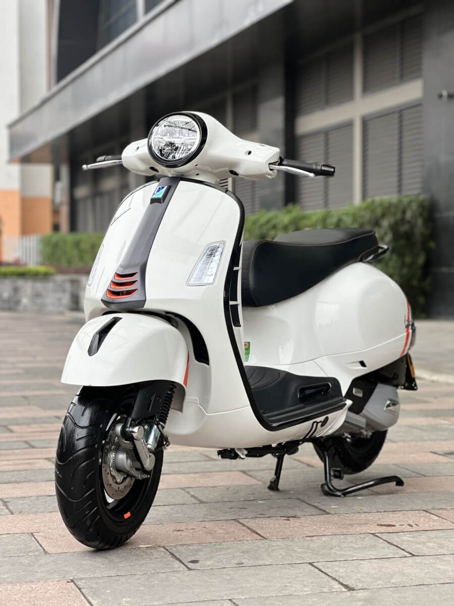 Vespa GTS phong cách sang trọng