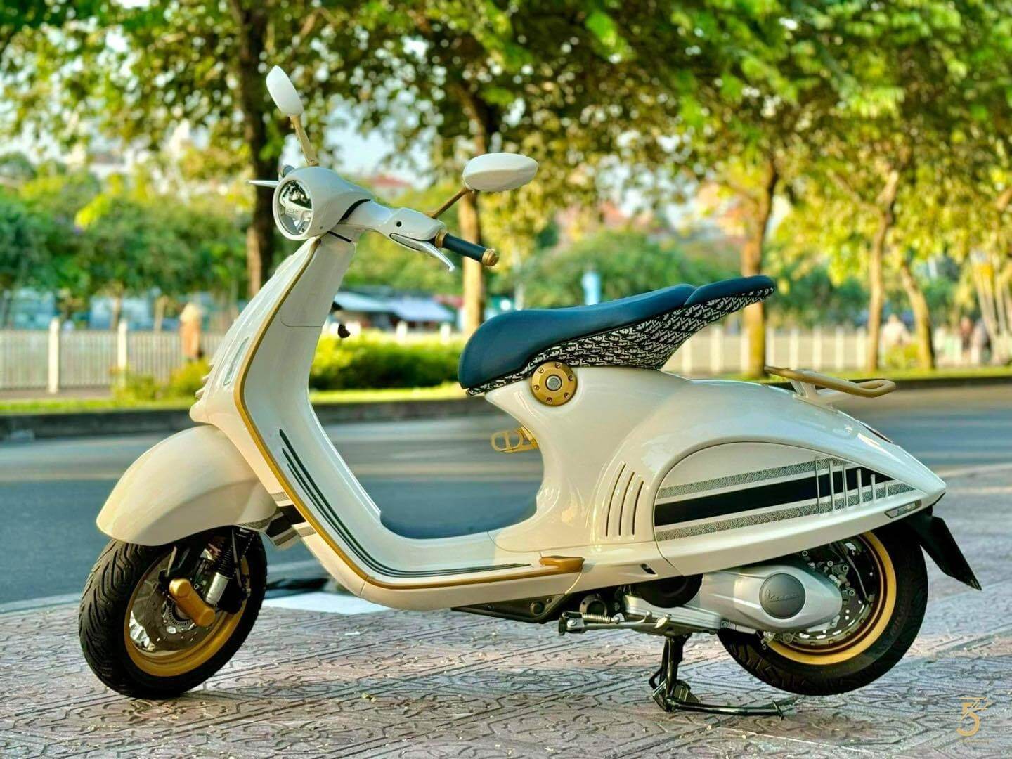 Vespa cổ: Vẻ đẹp vượt thời gian, biểu tượng đẳng cấp thời thượng