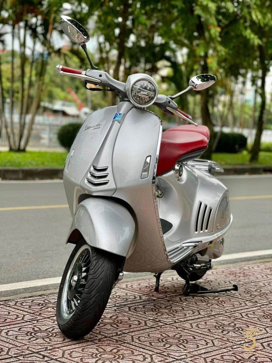 Xe Vespa cũ kiểu dáng sang trọng, thanh lịch