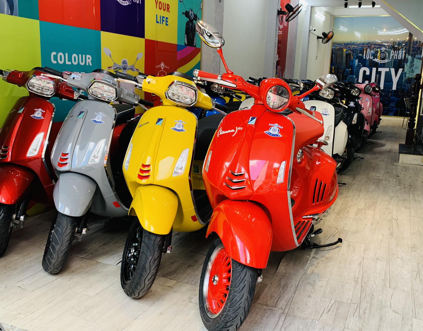 Cửa hàng xe máy Vespa chất lượng Tứ 5 Premium