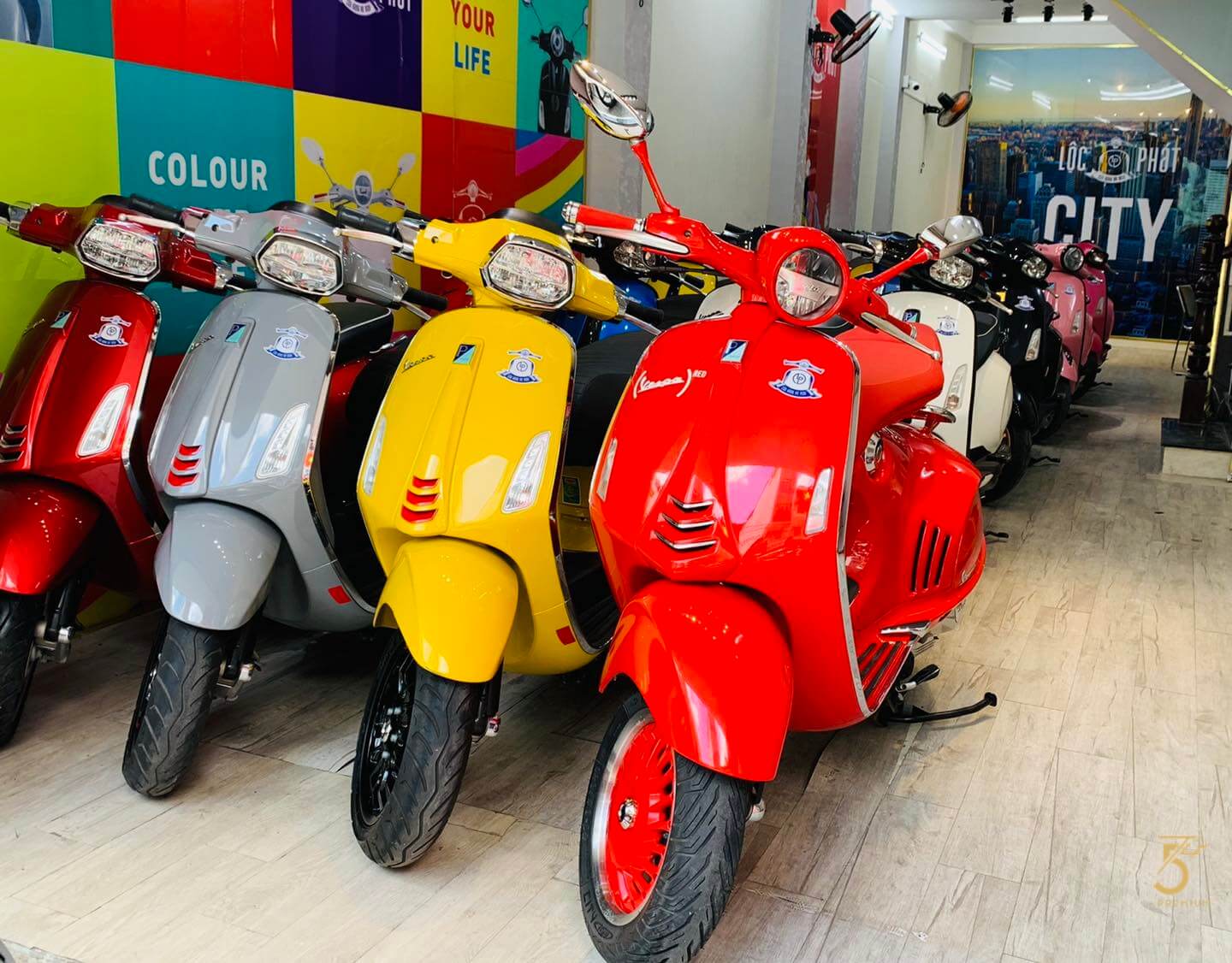 Những mẫu Vespa chất lượng tại Tứ 5 Premium