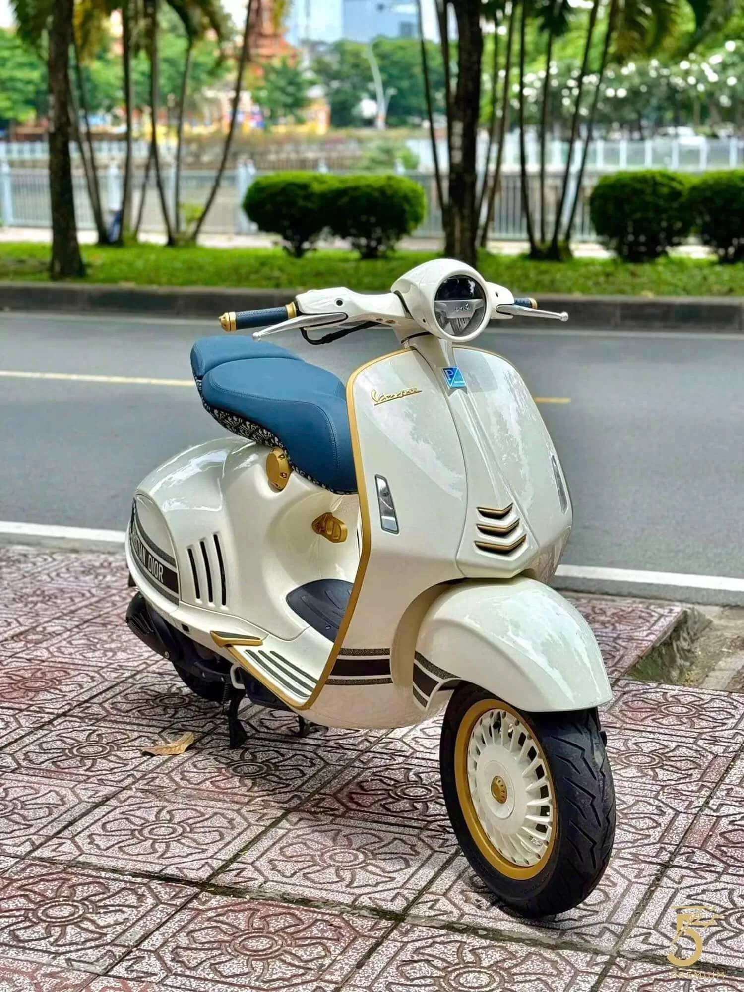 Vespa946 2017 up Dior limited