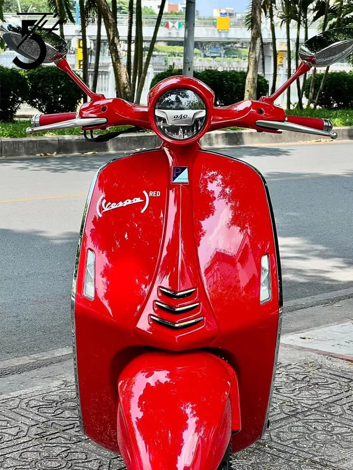 Vespa946 RED limited 2020