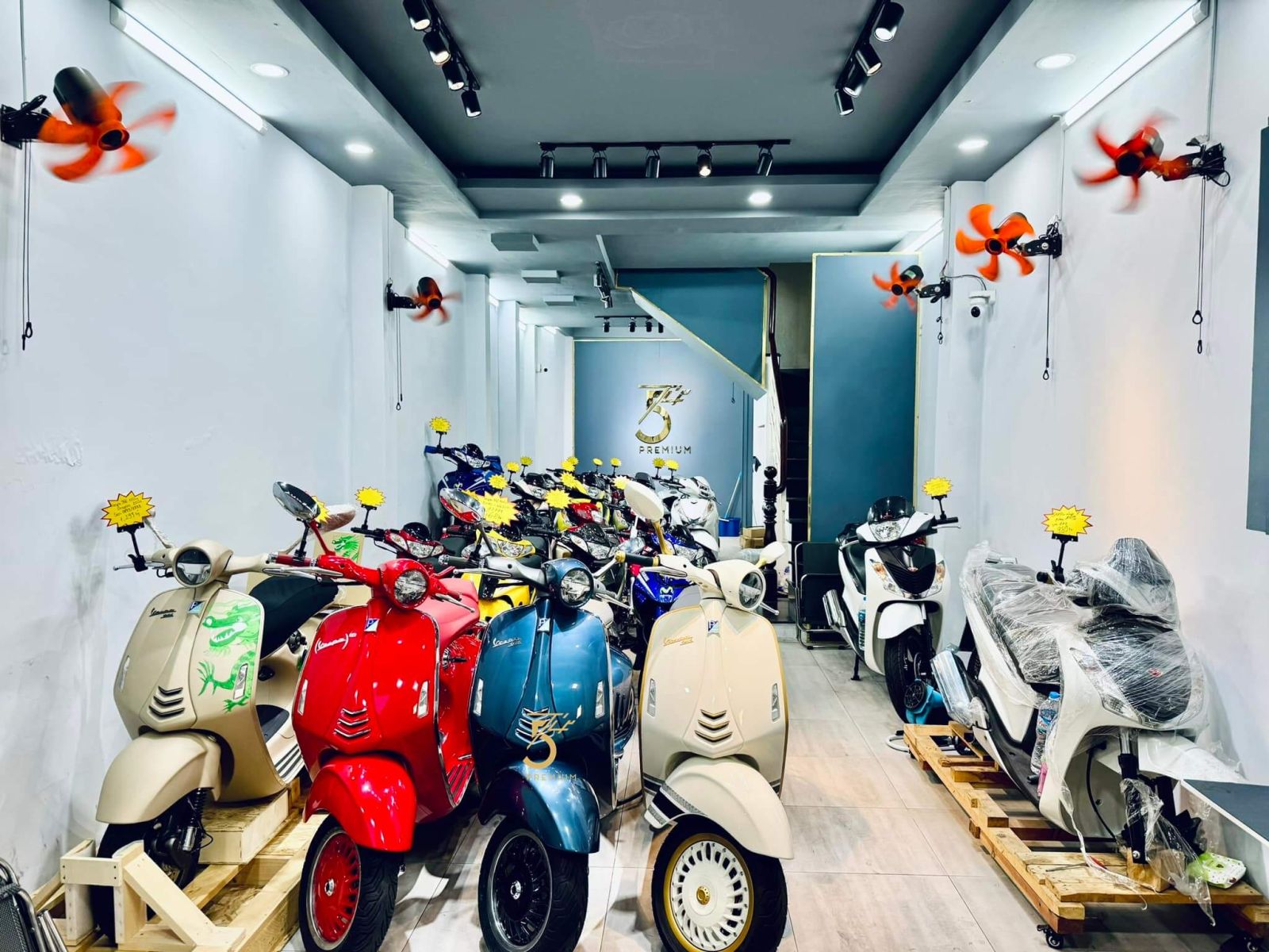 Tứ 5 Premium bán xe Vespa LX 125 cũ