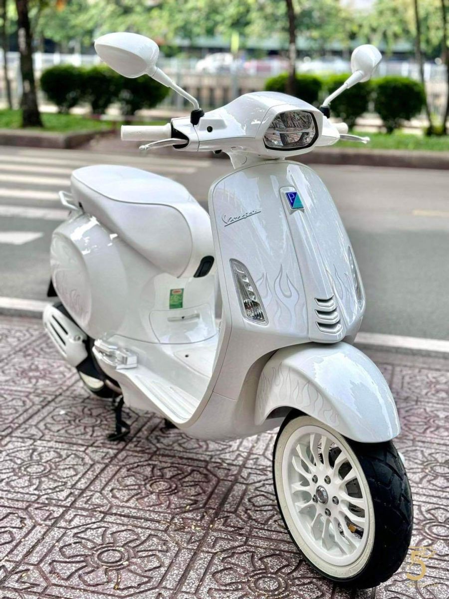 Vespa GTS 150 tích hợp chìa khoá tự động