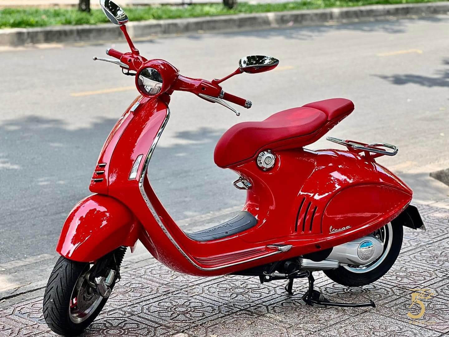 Xe Vespa 946 RED limited 2020 hỗ trợ bấm số